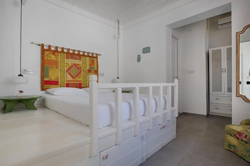 Economy room