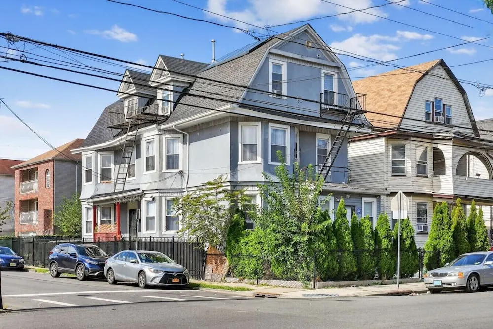 607 Massive 5 Bedroom Close to NYC
