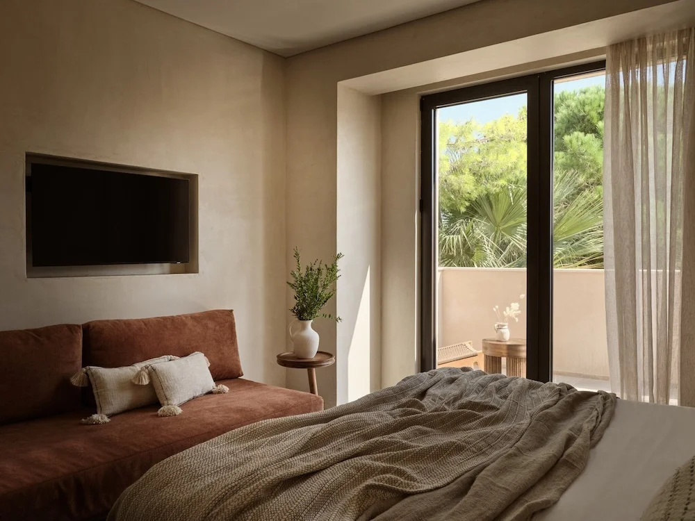 Suite with partial sea view