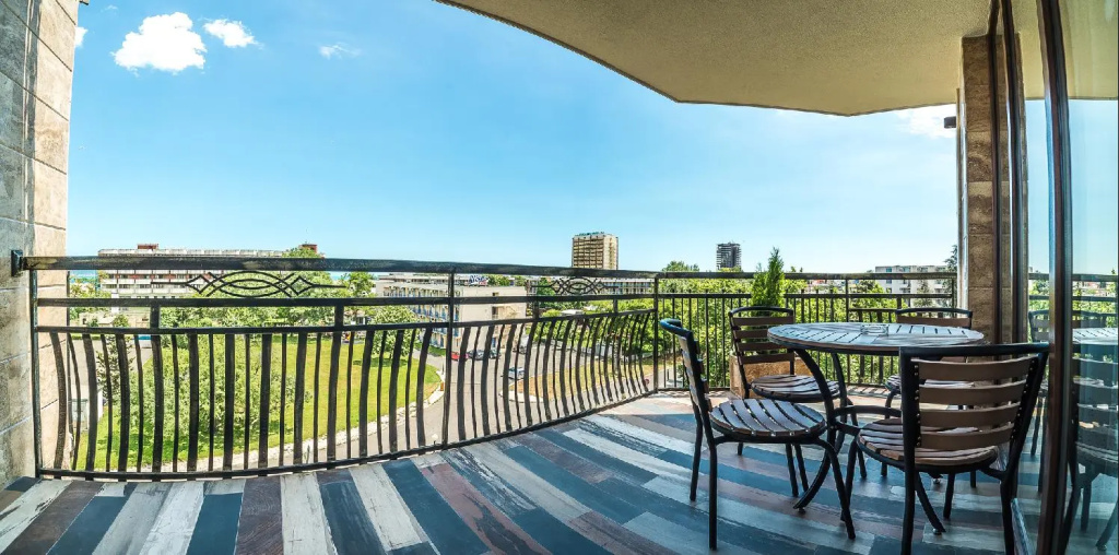 Balcony & Terrace