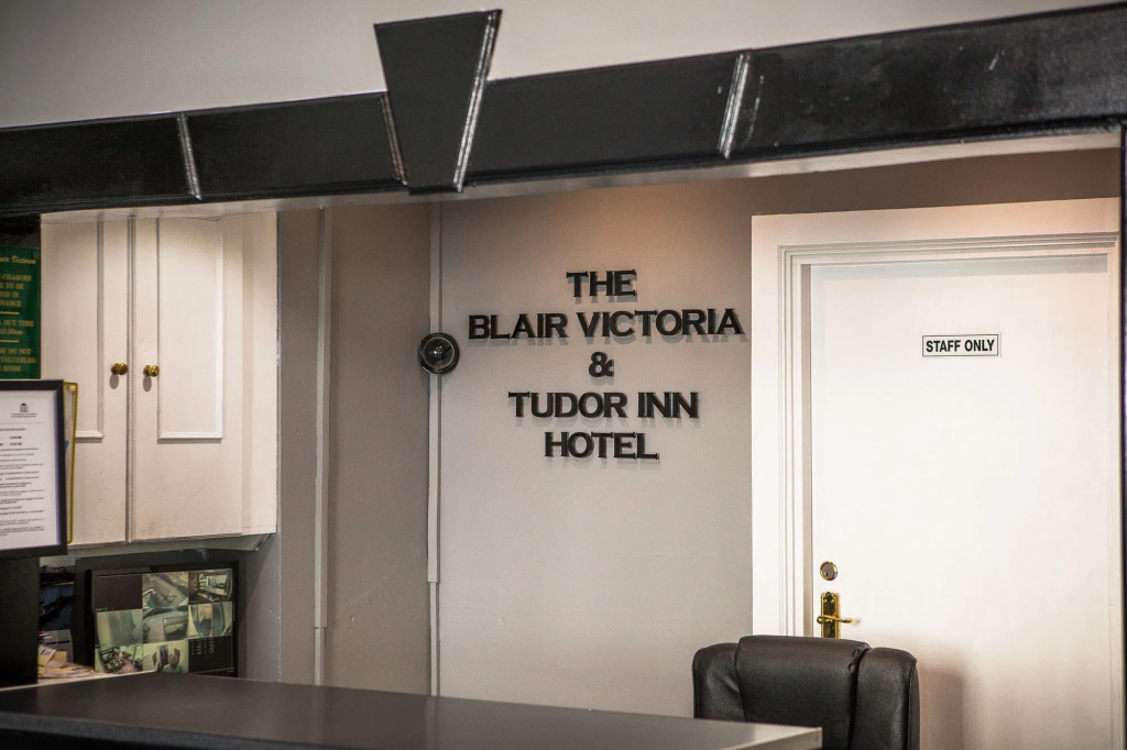 The Tudor Inn Hotel — фото