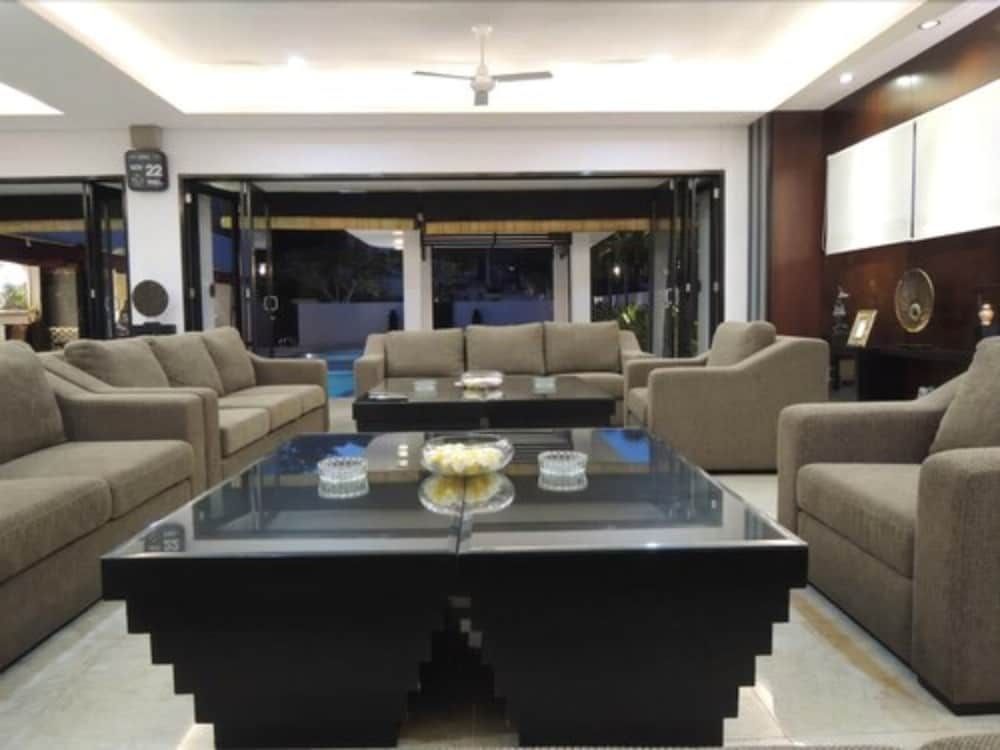 Отель Aldeoz Nusa Dua Private Villa Bali в Беное