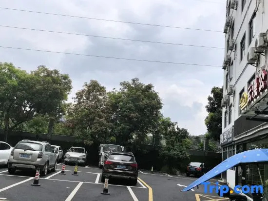 Yun Man Apartment Hotel (Shenzhen Yuanshan Mini Vehicle Driving Test Center Store)