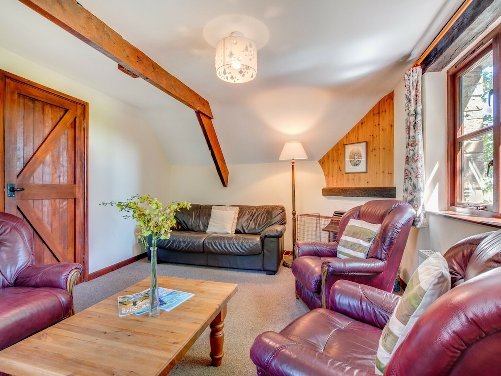 Characteristic Stone Farmhouse in Hilly Devon near Sea