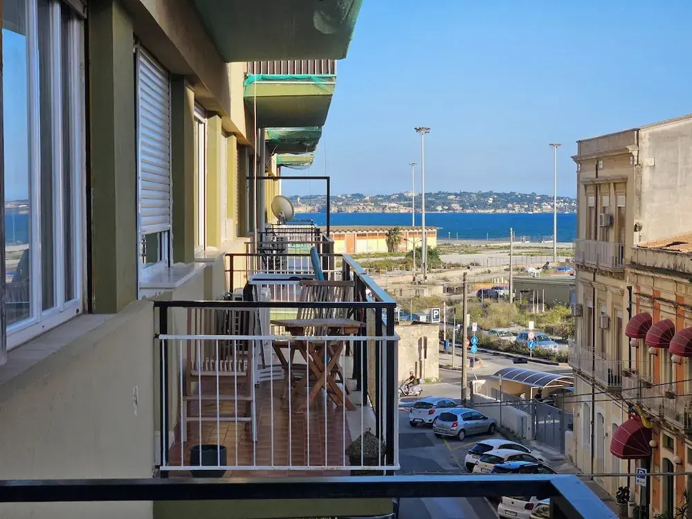 Standard Double room with city view (full double bed)