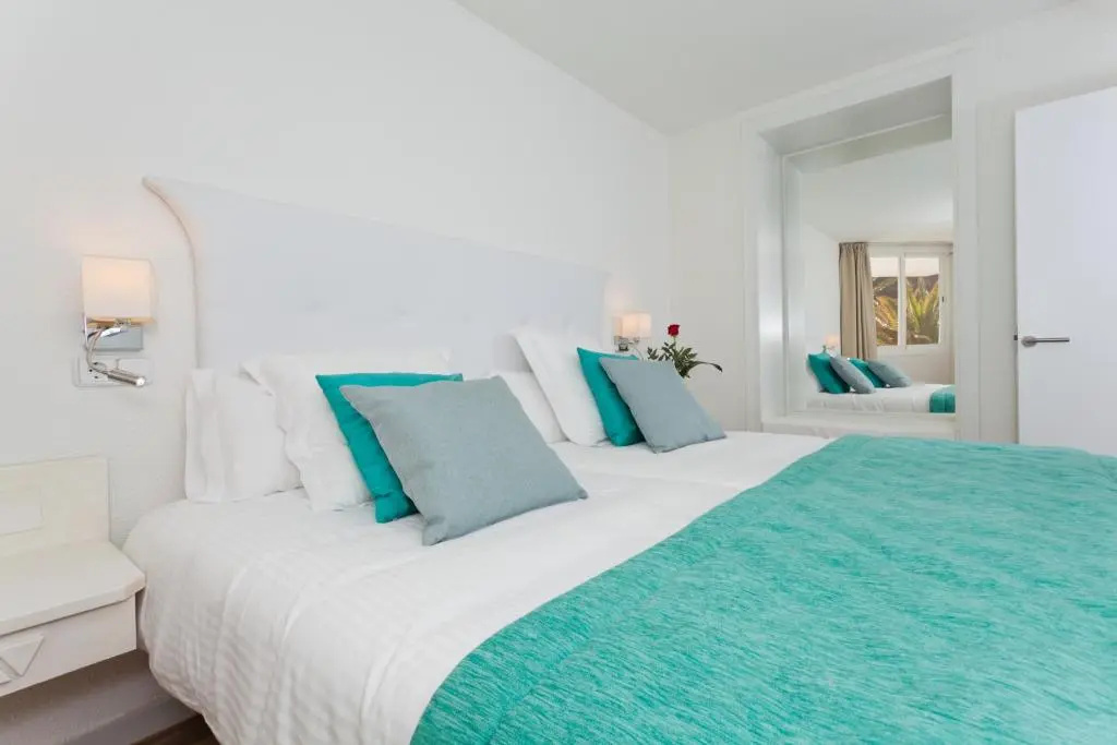 FERGUS Style Cala Blanca Suites - Chambres