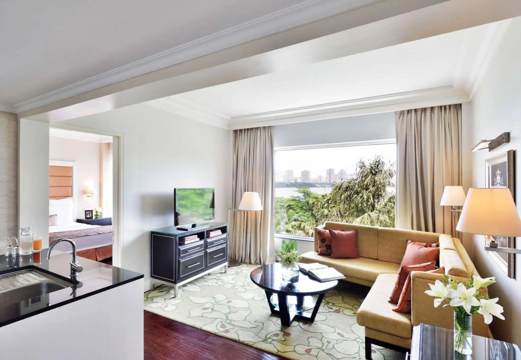 Lakeside Chalet - Mumbai, Marriott Executive Apartments - фото 6