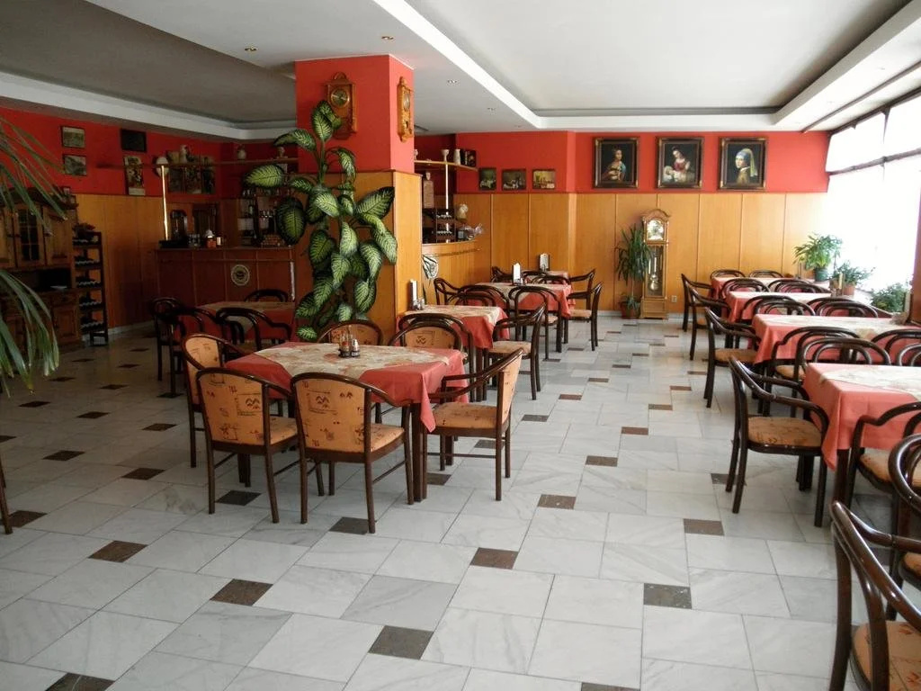 Food & Beverage