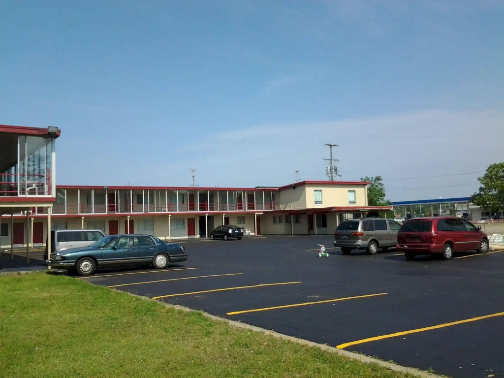 Norton Shores Inn
