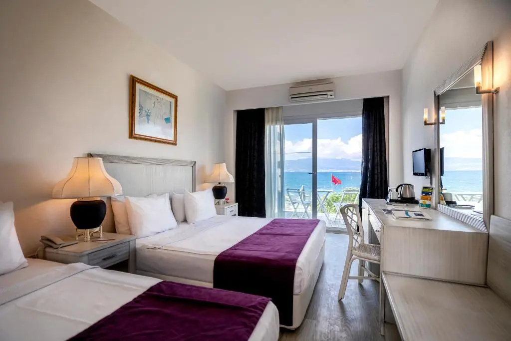 Standard Double room with sea view (full double bed)