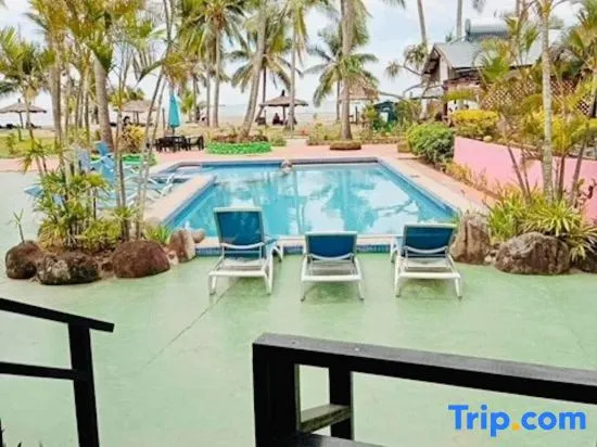 Кровать в общем номере в Club Fiji Resort