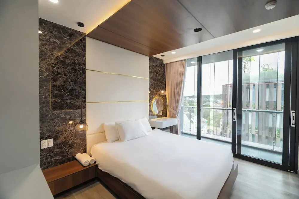 3 Bedrooms Apartment