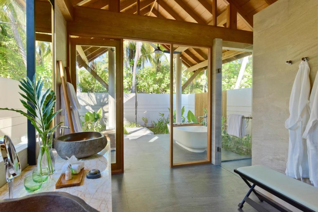Emerald Faarufushi Resort & Spa