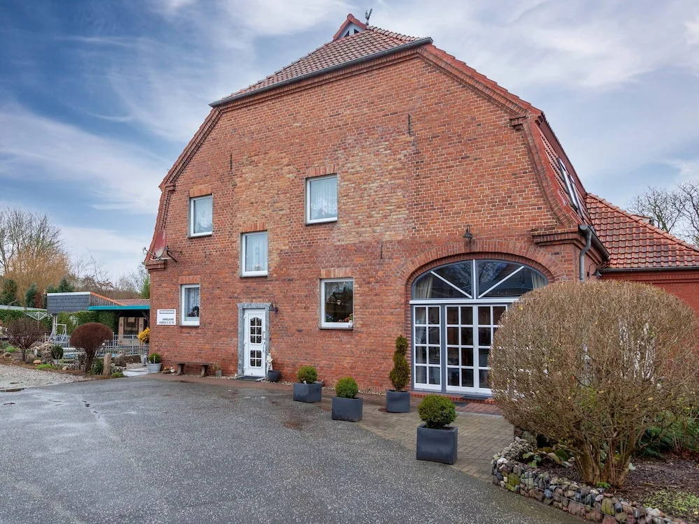 Gorgeous Apartment in Grundshagen with parking