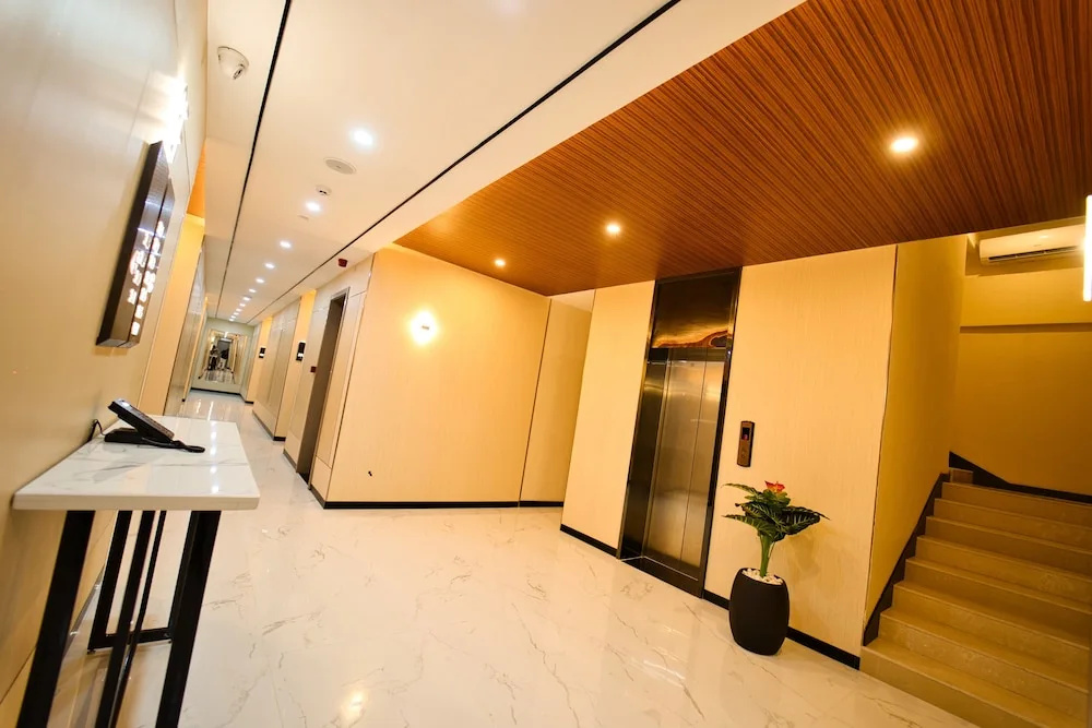 Lobby & Reception