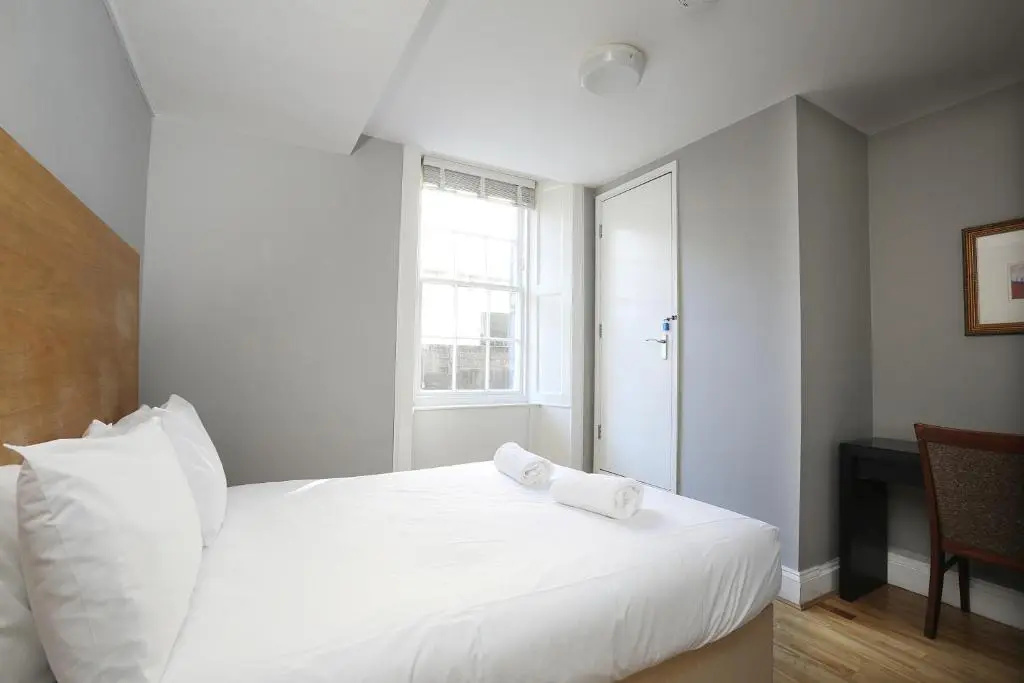 3 Bedrooms House