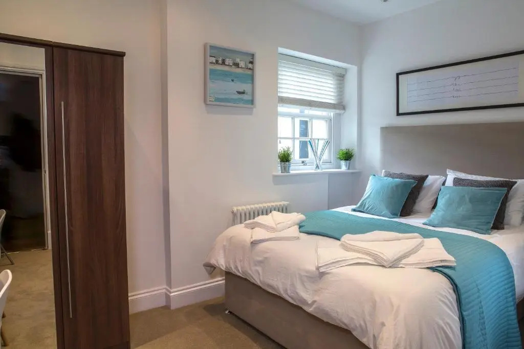 Finchley Central Luxury 2/3 bed triplex loft style apartment