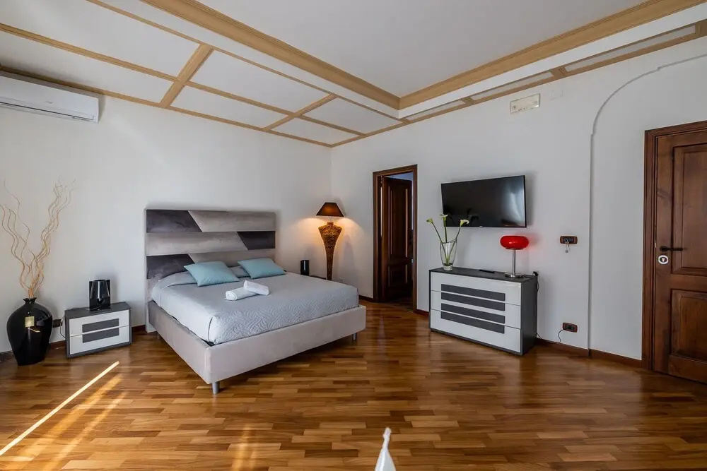 Royal room
