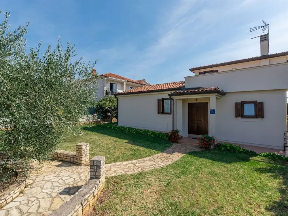 Holiday House in Novigrad With Pool
