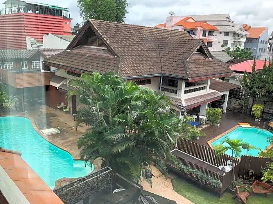 Standard room with pool view