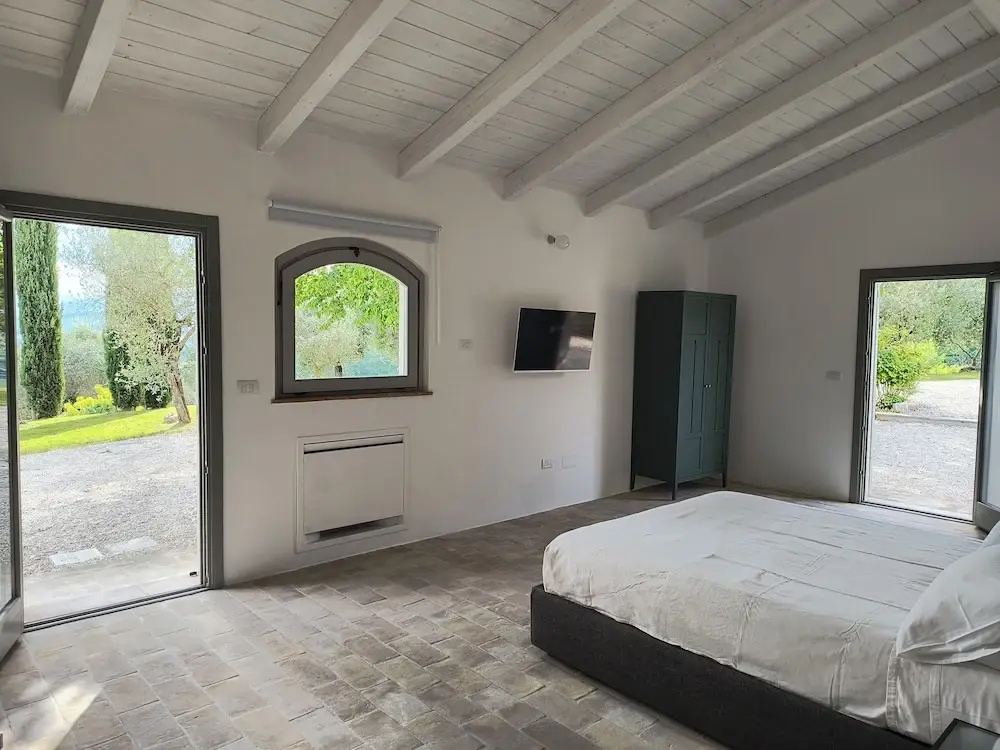 Deluxe Double room (full double bed)