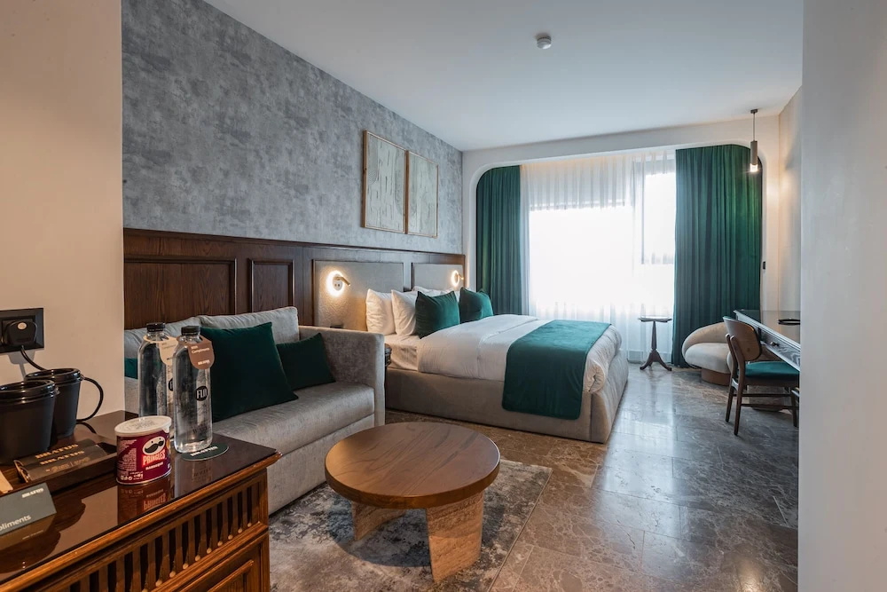 Deluxe Double room with city view (full double bed)