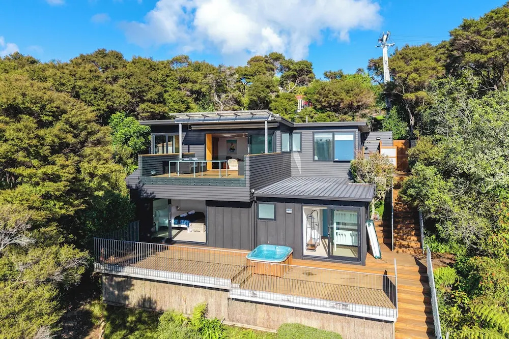 Hekereua Heights - Spa & Ocean Views