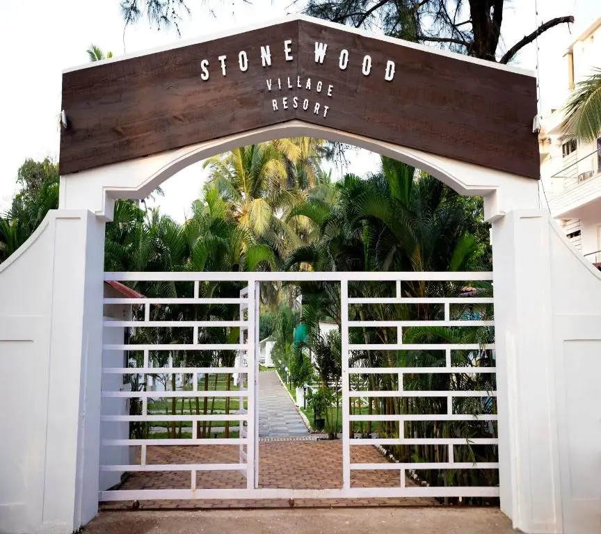 Stone Wood Village Resort - Morjim Beach
