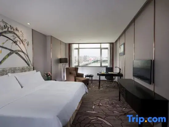 Standard Double room with river view (full double bed)