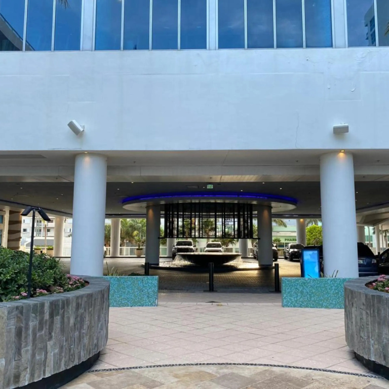 Carillon Miami Beach Private Suites