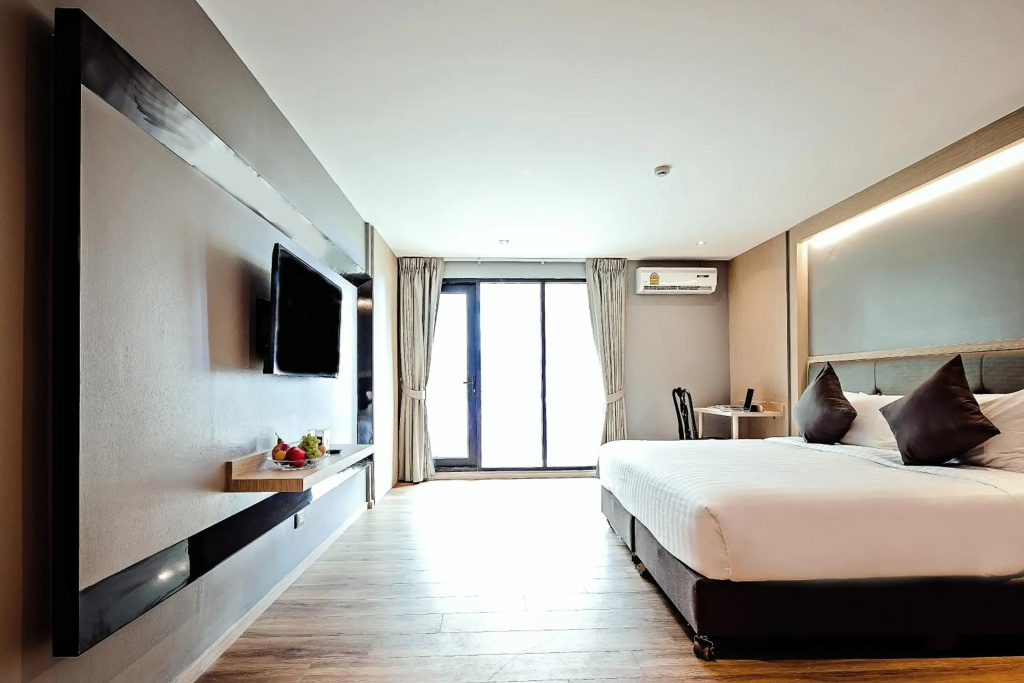Three Sukhumvit Hotel — фото