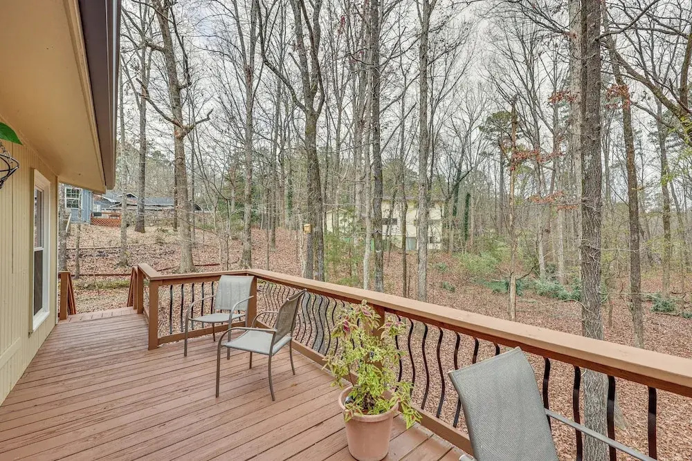 Near Lakes & Trails! Cozy Hot Springs Hideaway