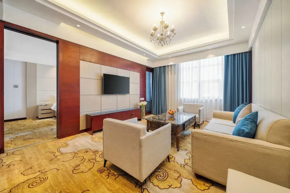 Luxury Suite