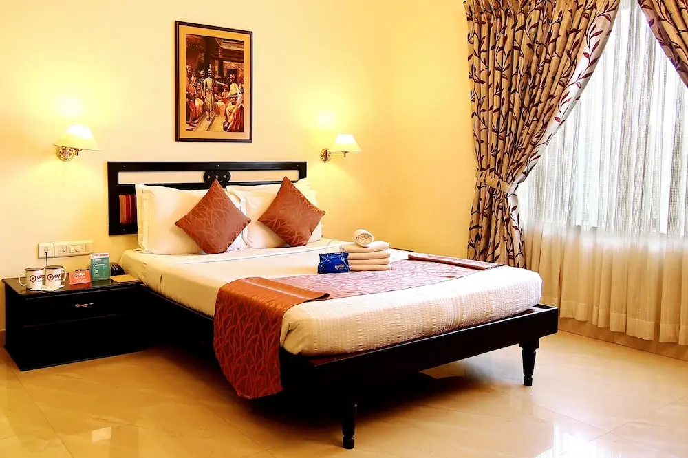 Deluxe Double room with city view (full double bed)