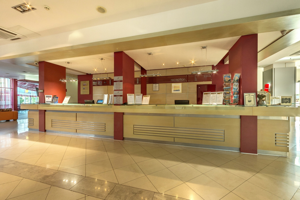 Lobby & Reception