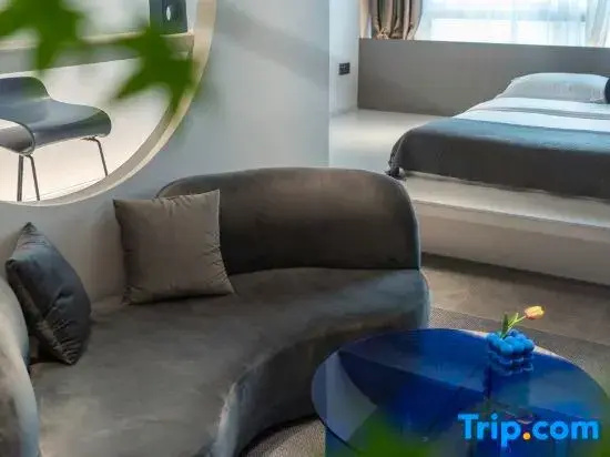 Double Suite with city view (full double bed)