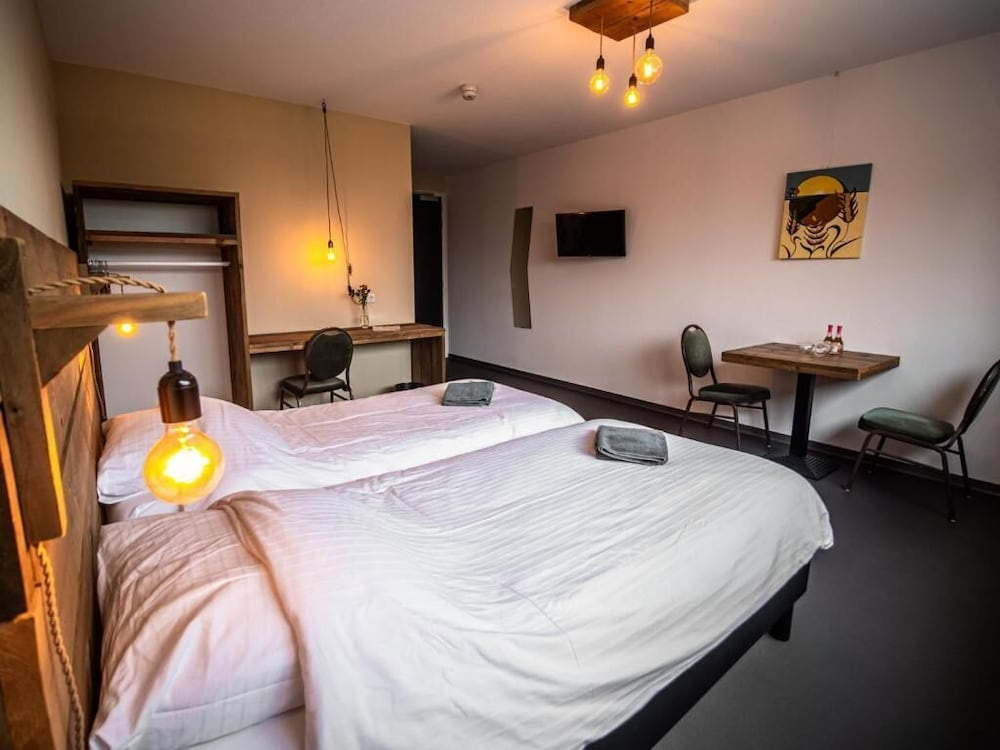 Standard Double room with garden view (full double bed)