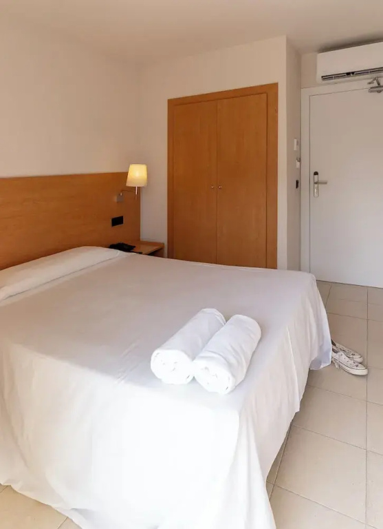 Standard Double room with balcony (full double bed)