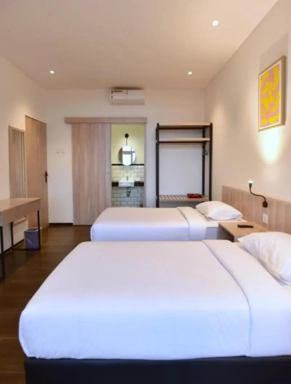 Deluxe Double room (full double bed)