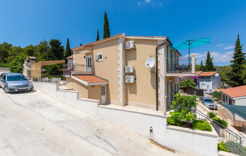 Apartment Dalis - open swimming pool: A2 prizemlje Cove Osibova (Milna), Island Brac