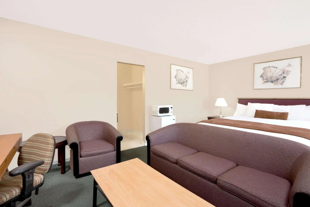 Double Suite (full double bed)