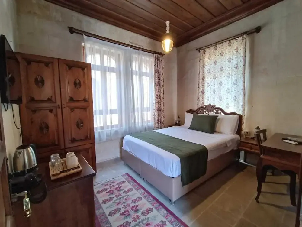 Standard Double room with courtyard view (full double bed)