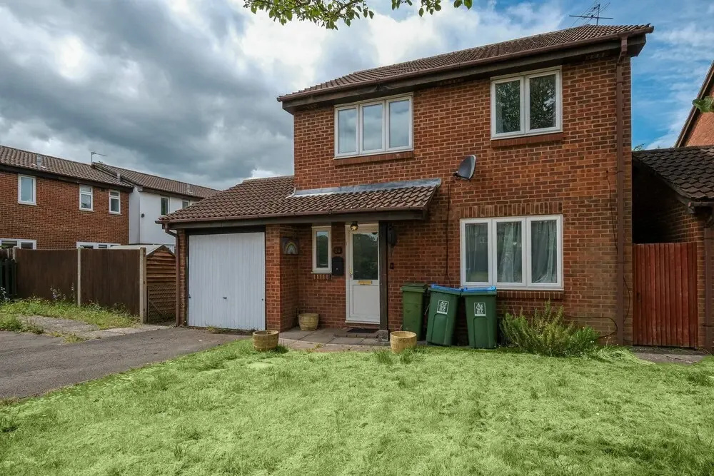 Sharp Close 4 Bedroom 2 Bath - Aylesbury