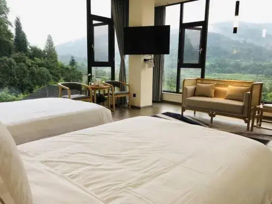 Pengzhou Longmen Four Seasons Homestay