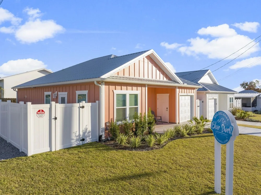 Laguna Peach: 3BA 2BA Retreat for 10! Explore Nearby Beaches & Activities