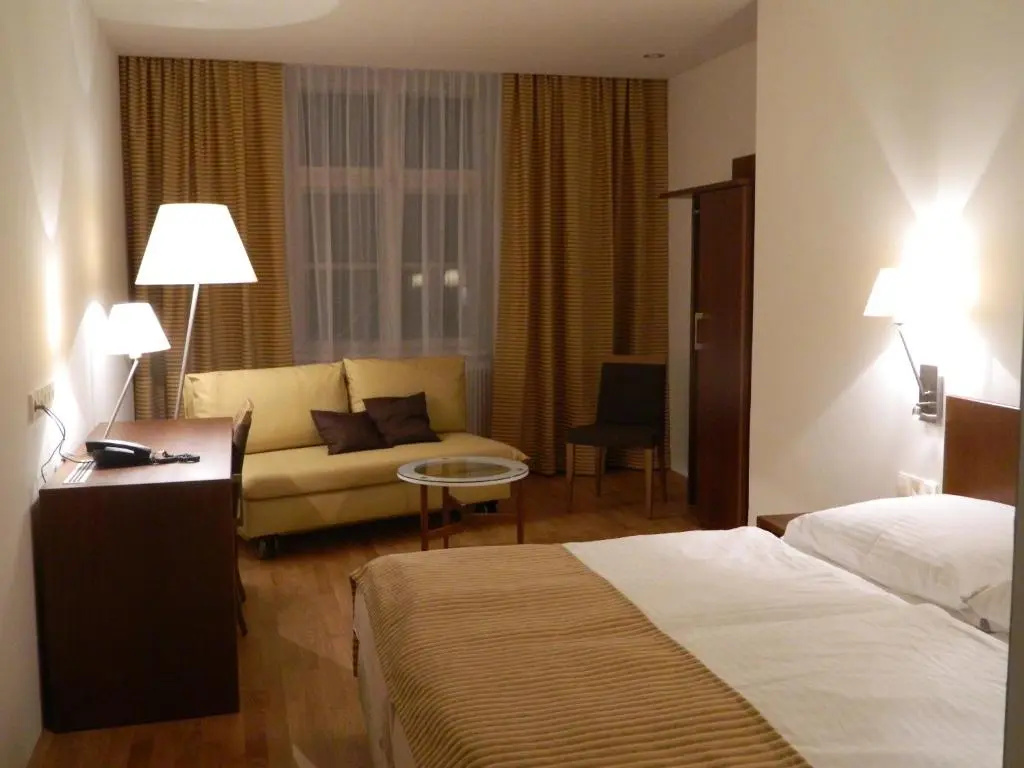 Standard Triple room