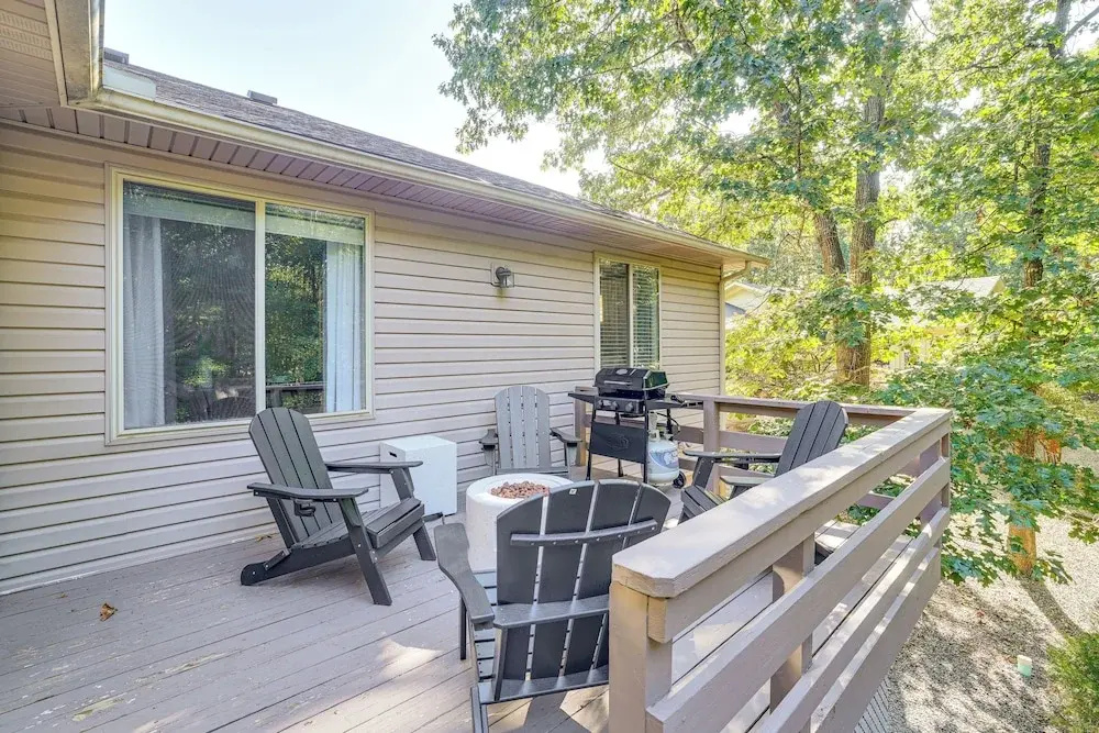 Bike, Golf, Relax: Modern Bella Vista Home w/ Deck