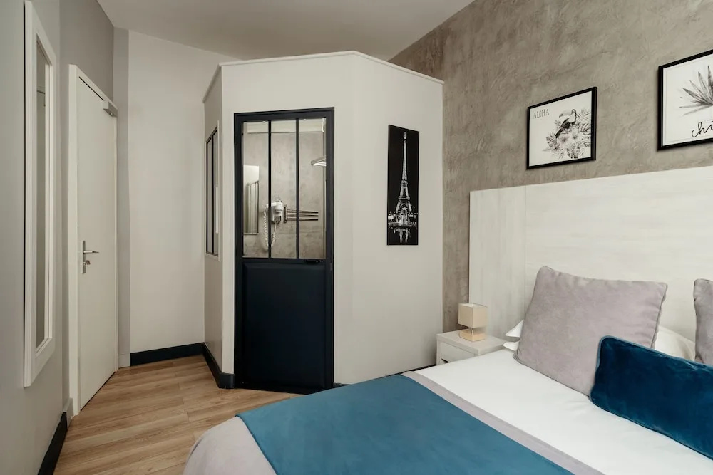 Classic Double room with courtyard view (full double bed)