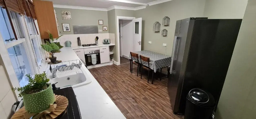 Diamond Harbour - Whole Huge Apartment - WiFi - Beach - Ramsgate Town
