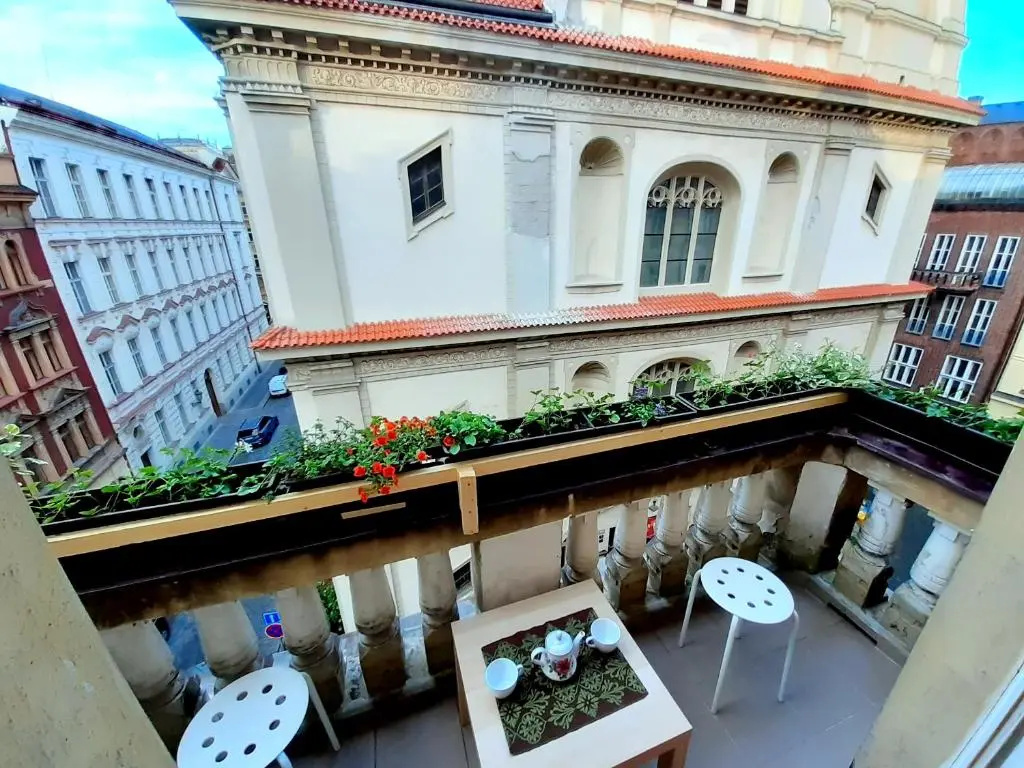 Deluxe Double room with balcony (full double bed)